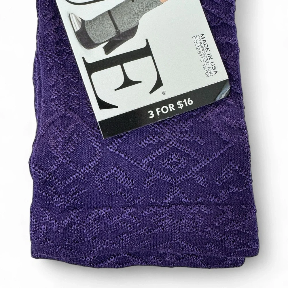 Hue Aubergine Purple Luster Brocade Socks Womens One Size Fits Most‎